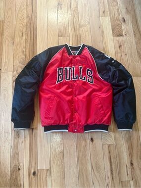 Youth Large (Big Kids) Nike Chicago Bulls jacket red black snap